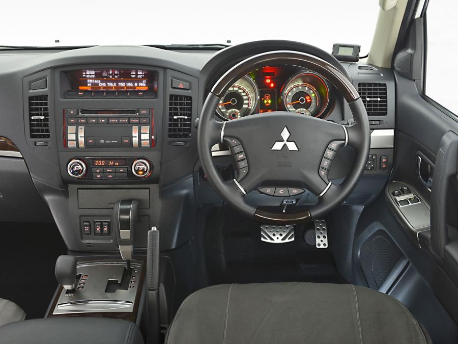 Mitsubishi Pajero SWB Legend 2014 года  (фото 18 из 19)